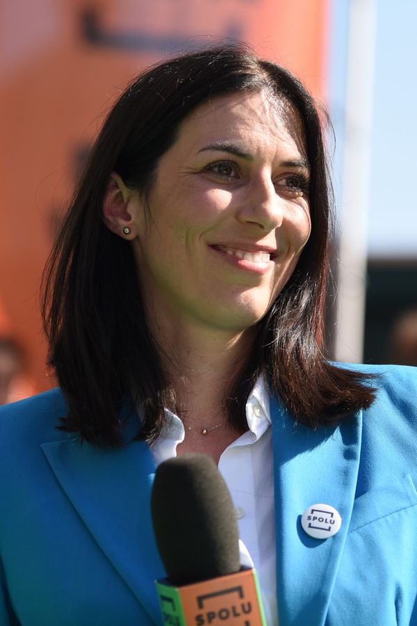 Markéta Pekarová Adamová vyrazila s manželem za kulturou a všem vyrazila dech: Náramně vám to sluší, dozvěděla se - fotka 1/1