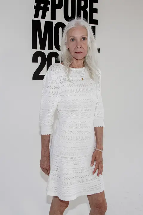Potřebovala v důchodu přivýdělek, a tak v 67 letech prorazila ve světě modelingu! První rozhovor Hany Janaty na kameru