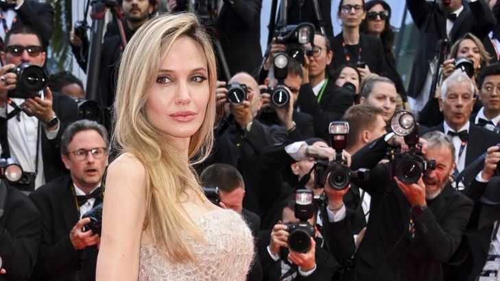 KVÍZ: Angelina Jolie slaví 50! Za kolik prodala první fotky svých dětí a kdo jí rozmluvil sebevraždu?