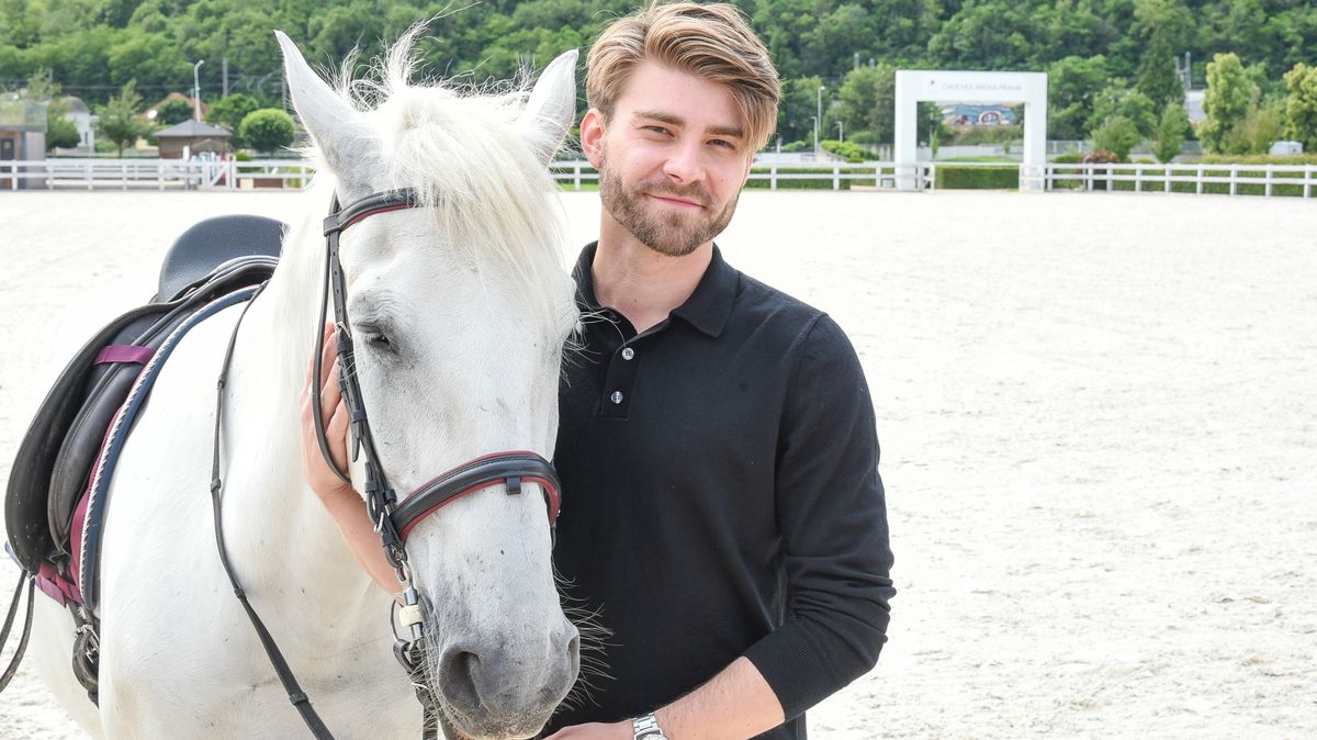 Dojalo mě to: Marek Lambora oslavil 30 let i se slavnými kolegy. Fešný herec si přiznává životní milník