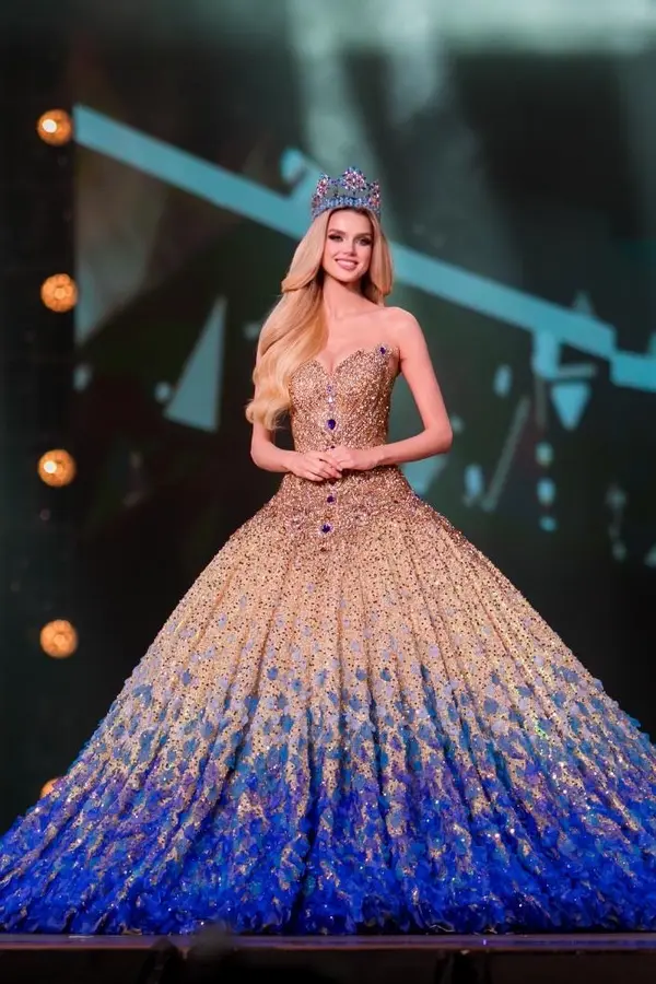 Šaty Krystyny Pyszkové na Miss World? Vážily sedmnáct kilo, šilo je 30 švadlen přes 6000 hodin - fotka 1/1