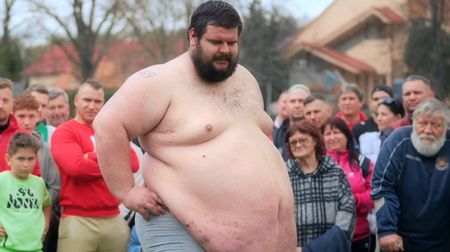 Jak se dostal na takovou váhu? Tomáš z Extrémních proměn váží neuvěřitelných 265 kilo, musí spát dokonce vsedě!
