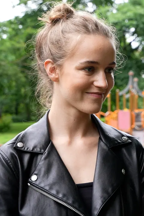 Sice hraje, ale také pilně studuje: Lucie Zedníčková má radost z dcery. Půvabná Amelie zvládla maturitu na samé jedničky