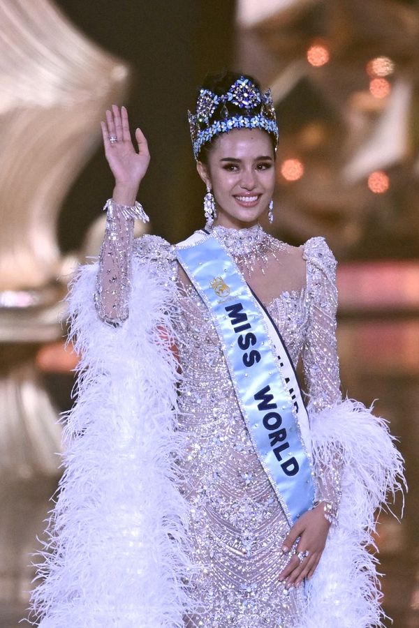 Nová Miss World bojovala s rakovinou prsu a vyrazili ji z Miss Universe, kde skončila třetí. Jak se vám Thajka líbí? - fotka 1/1