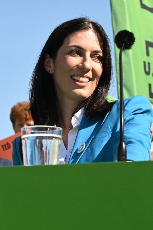 Reklama na lásku, moc vám to sluší: Markéta Pekarová Adamová si vyrazila do Brna a dezolátům zase praskají žilky - fotka 1/1
