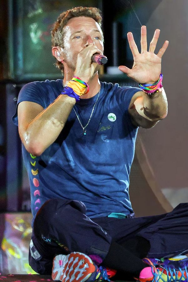 Chris Martin po provalení milostné aférky ředitele a podřízené na jeho koncertě prolomil mlčení: Fanoušky rázně varoval! - fotka 1/1