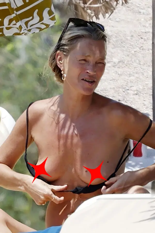 Opalovačka nahoře bez: Kate Moss odložila bikiny, ale cigaret se vzdát nezvládá. Plavky stáhl i její přítel - fotka 1/1
