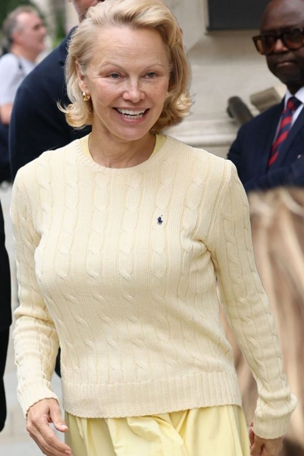 Po vrkání na premiéře spolu Pamela a Liam odcházeli z hotelu. Nějak zkrásněla, všímají si fanoušci  - fotka 1/1