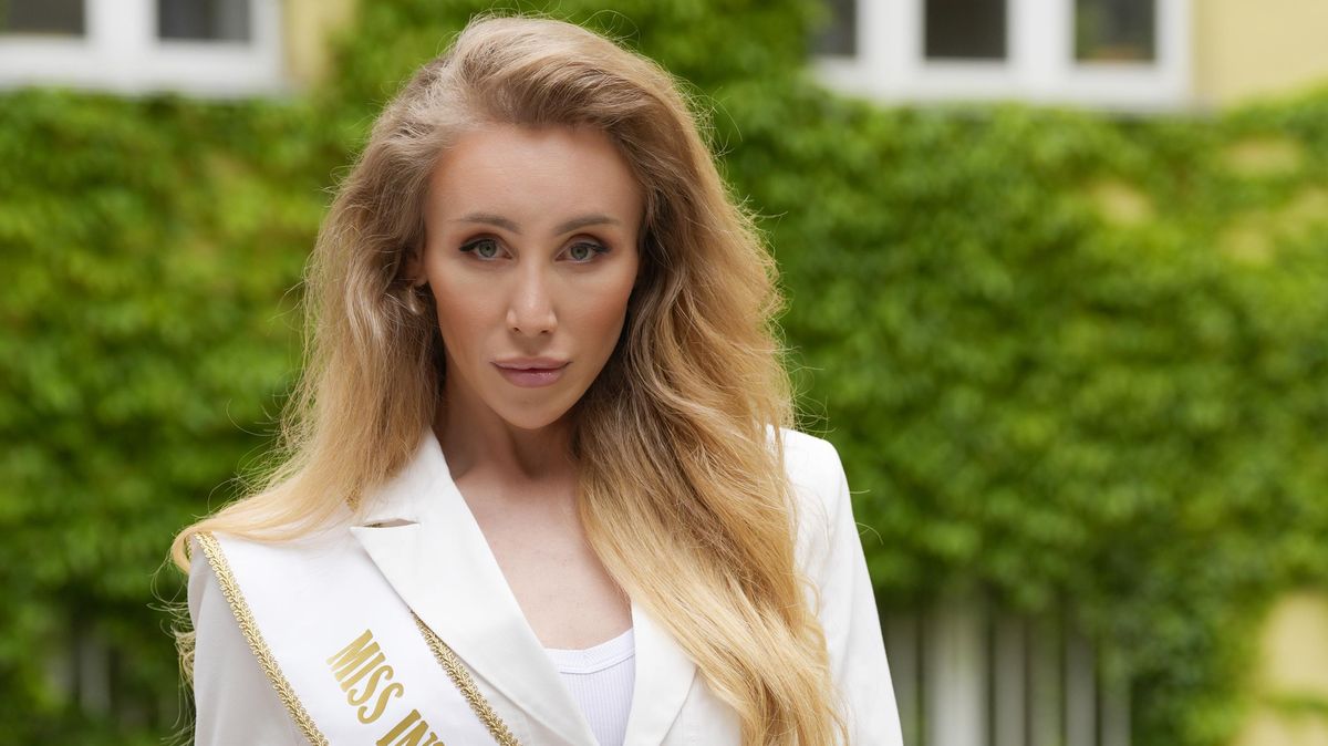 První česká transgender modelka Martina Sobková odlétá reprezentovat Česko na světovou soutěž krásy. Shodila 10 kilo