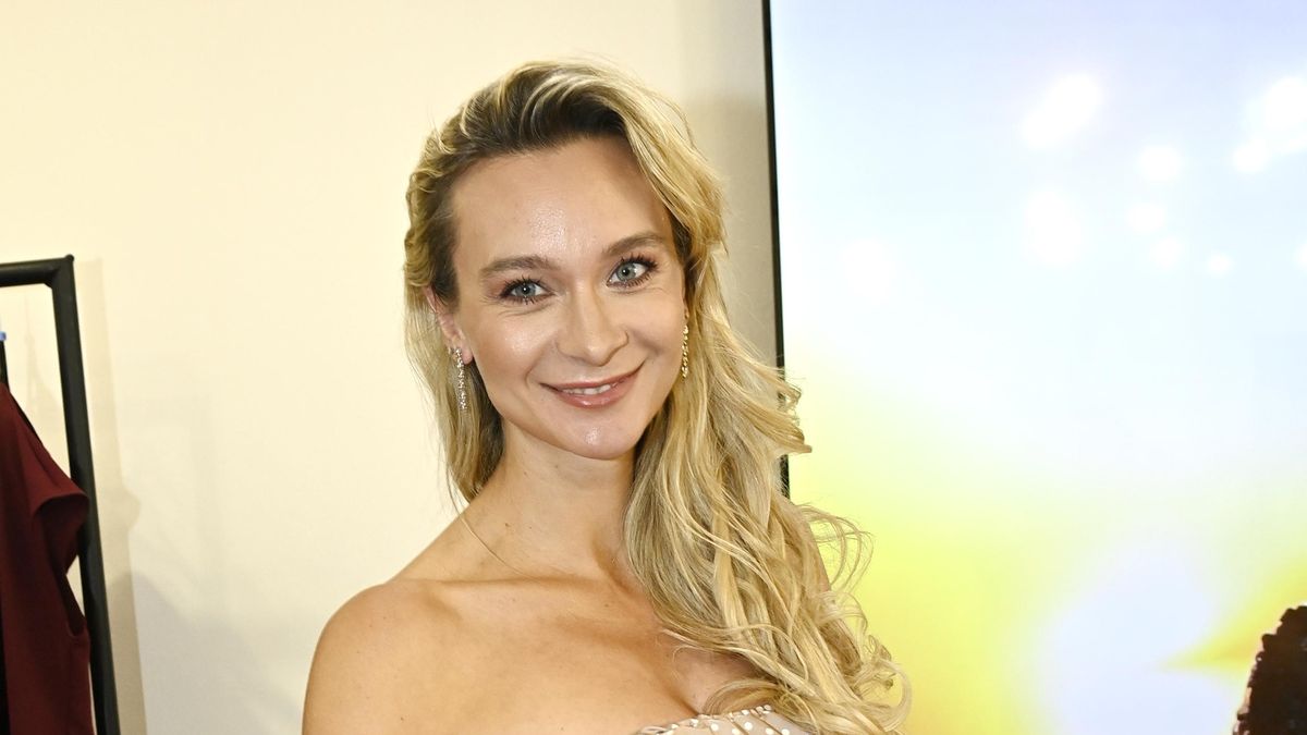 Je ráda, že už si nemusí vymýšlet, proč má najednou větší prsa. Těhulka Bára Mottlová ukázala na veřejnosti bříško