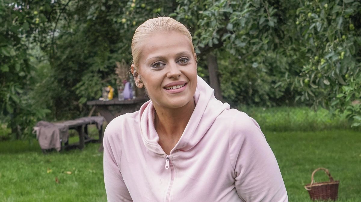 Na hrob šli bez Ornelly: Charlotte Štiková s otcem ji na výročí úmrtí babičky vynechali