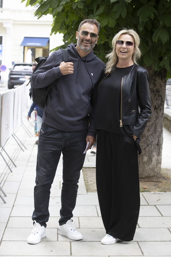 I po 33 letech jsou jako dvě zamilované hrdličky: Patrik Berger se roztomile tulil ke své manželce. A ta krásná slova! - fotka 1/1