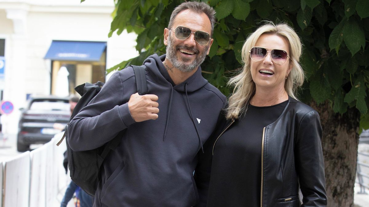 I po 33 letech jsou jako dvě zamilované hrdličky: Patrik Berger se roztomile tulil ke své manželce. A ta krásná slova!