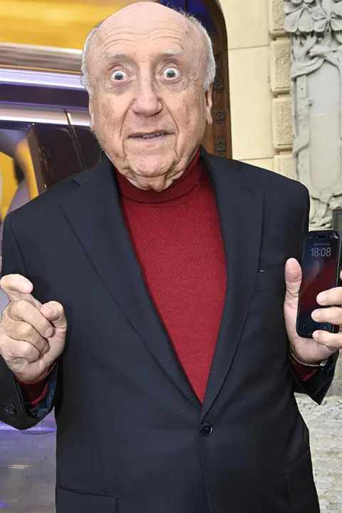 Felix Slováček ve Varech řádí jak černá ruka: Z mejdanu si odvážel rovnou tři ženy včetně své múzy!