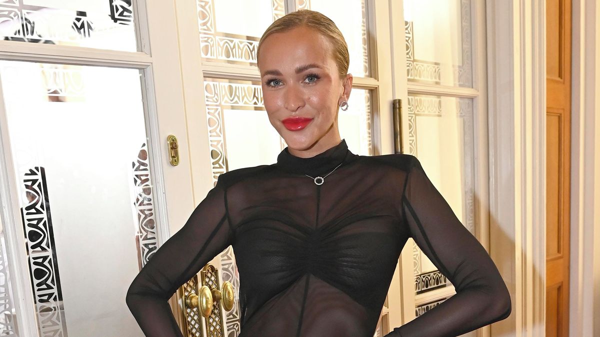 Trošku erotická, jste kost! Nela Slováková se svlékla jen do krajky. Fanoušky rozpálila ještě před svátky