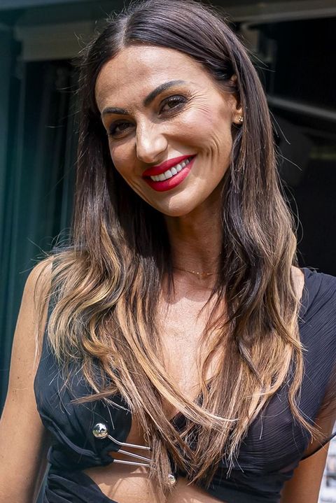 Má takový fofr, že ani netuší, kde má za pár dní premiéru. Eliška Bučková se jen převléká a chodí po kolonádě