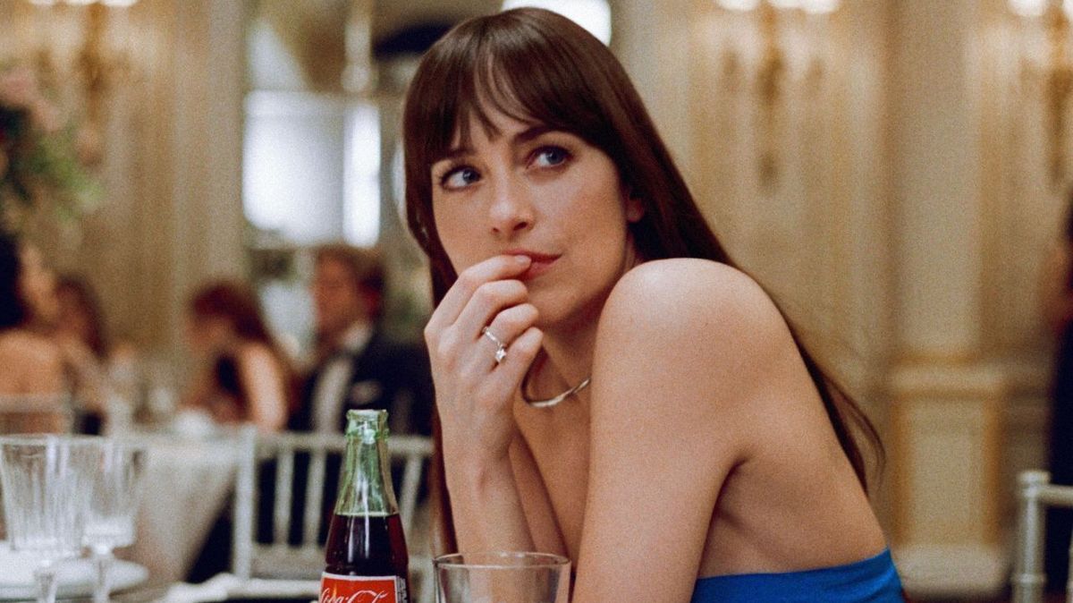 Úsměv má stejný jako před 10 lety: Takhle vypadá Dakota Johnson z 50 odstínů šedi v novém filmu, s nímž jede do Varů