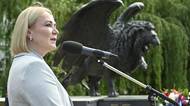 Takhle do Varů rozhodně ne: Do Mauritánie Jana Černochová vyrazila v dalším fejkovém kompletu. Britsky jen vypadal