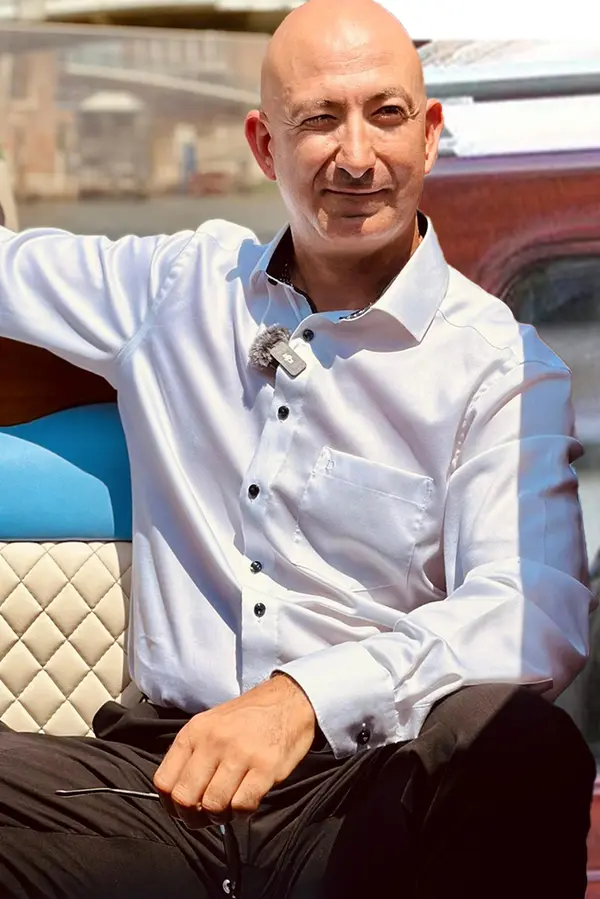 Jeff Bezos si v Benátkách všiml svého dvojníka: S Lauren ‚Bezosovi z Temu‘ poslali palec nahoru - fotka 1/1