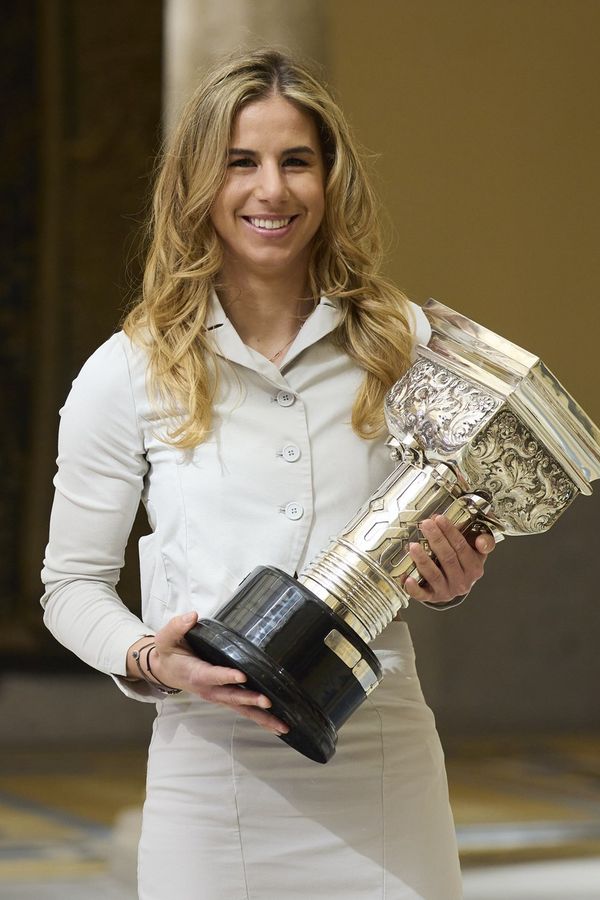 Léto podle Ester Ledecké: Soukromý tryskáč, sport a ani gram tuku. Fanoušky nadchlo její vysekané břicho - fotka 1/1