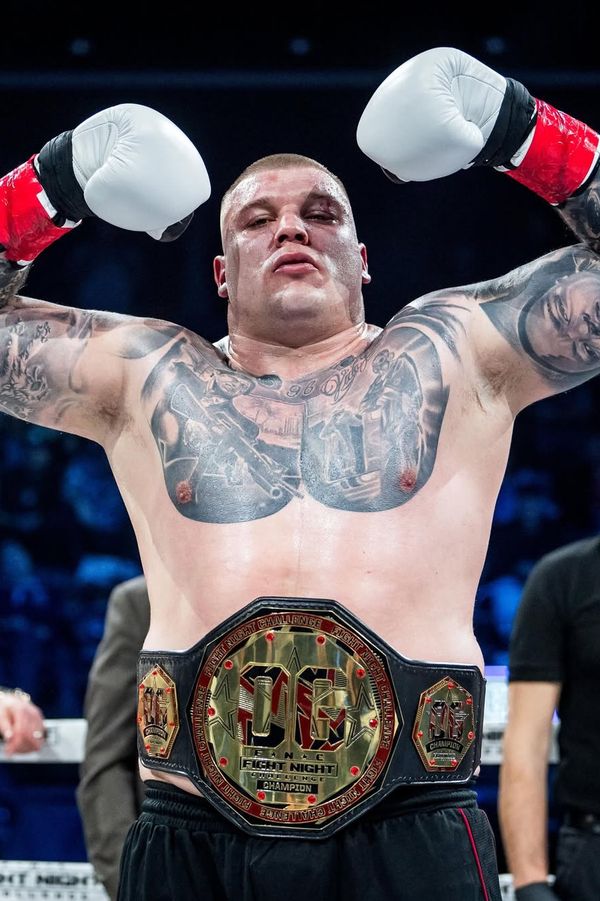 Boxer Lukáš Fajk míří za mříže: Před nástupem do výkonu trestu se rozloučil s fanoušky a vyjádřil se k hromadné rvačce  - fotka 1/1