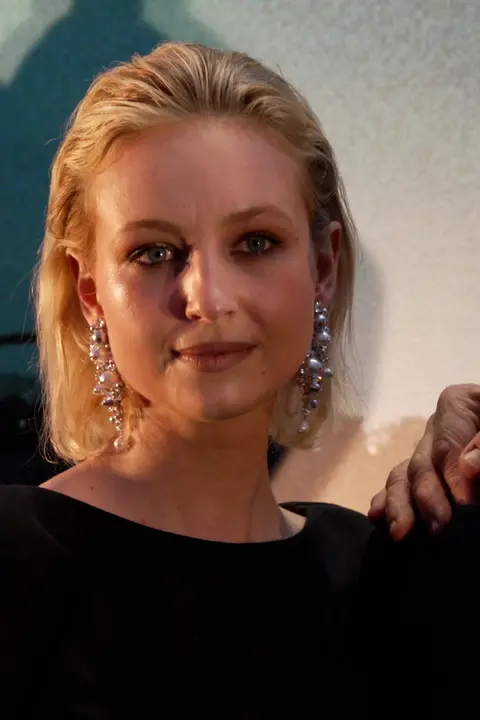 Když ho sbalila, ještě nebyl plnoletý: Blonďatá herečka Diana Dulínková (30) randí už dva roky se synem Hřebejka (19)