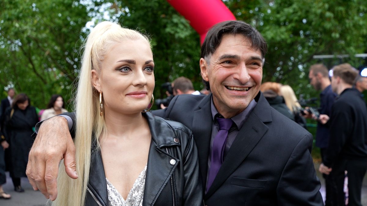 Zdeněk Podhůrský vyvedl svoji o 37 let mladší přítelkyni. Svatba po 11 letech vztahu nebude, Veronika nechce děti