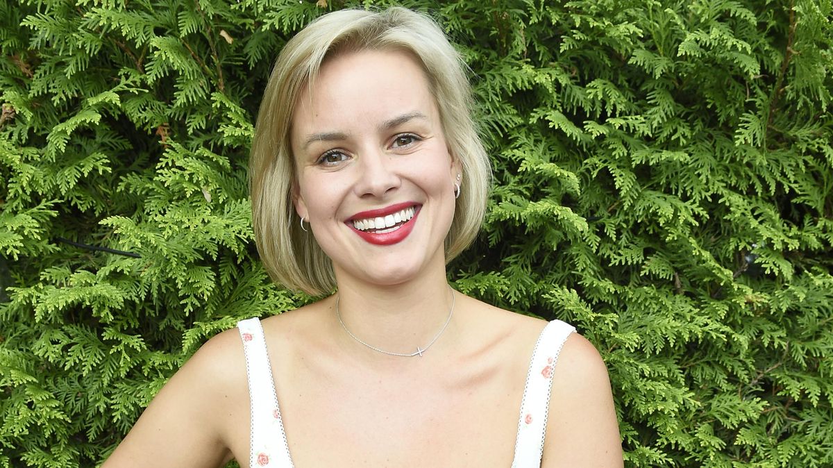 Ohebná Patricie Solaříková se v plavkách postavila na hlavu. Jasný AI, vyslechla si. Hejtra pak odpálkovala po svém