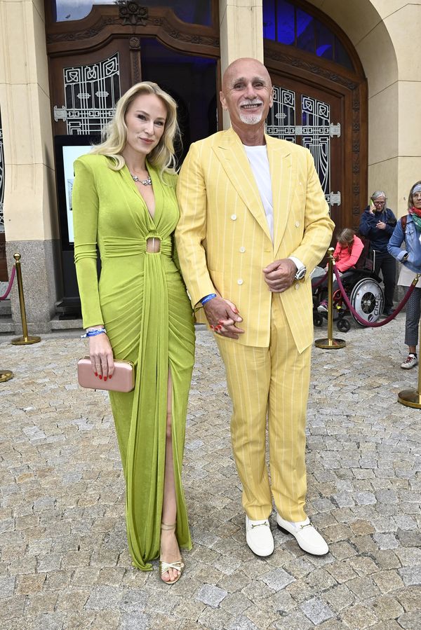 Z choti miliardáře je na Tenerife bydlenka: Odložila róby a střevíce, tropické ovoce sklízí v mikině a legínách nejvíce  - fotka 1/1