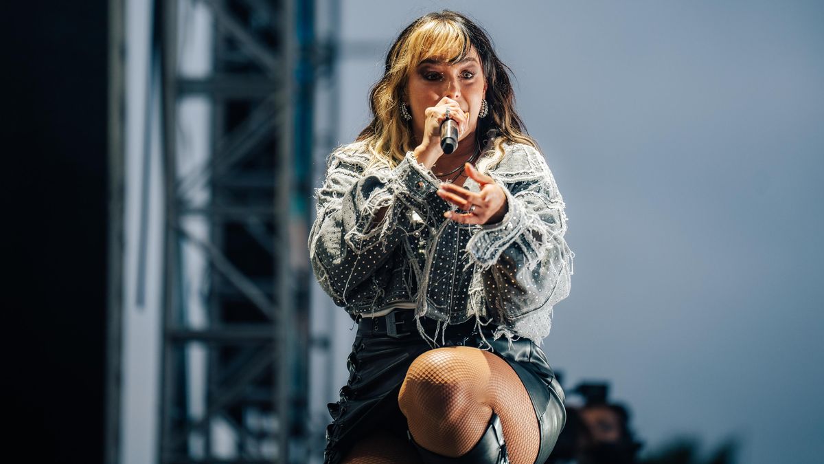 Sexy a divoká! Ewa Farna ohromuje žhavými outfity. Minisukně i kraťásky