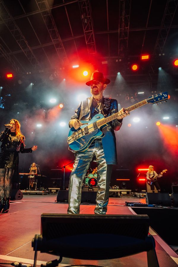 Zdravotní komplikace před festivalovým koncertem: Hvězda Eurytmics skončila v nemocnici v Liberci - fotka 1/1