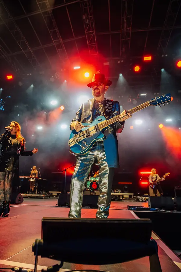 Zdravotní komplikace před festivalovým koncertem: Hvězda Eurytmics skončila v nemocnici v Liberci - fotka 1/1