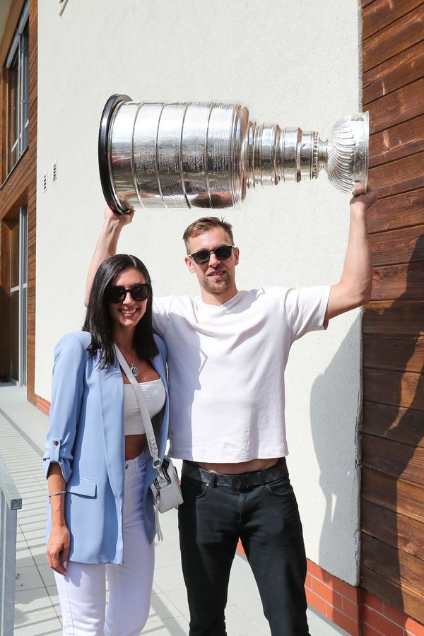 Zlatý hokejista Rutta se oženil: Svou krásnou Denisu si vzal už podruhé! Praštil do toho i kapitán Komety Flek - fotka 1/1
