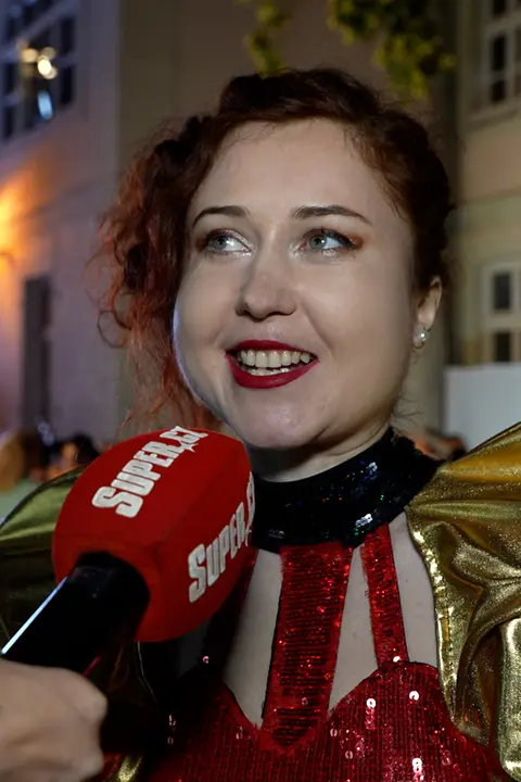 Filip Vaněk bude mít zcela jistě vypálené rohovky. Eva Toulová vypadala ve Varech v podivném modelu jako klaun!