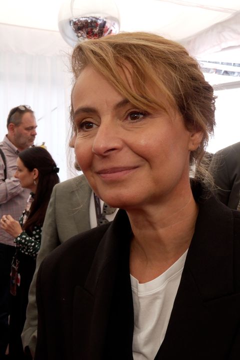 Čím je starší, tím má méně látky na šatech: Lenka Vlasáková je ale s návrhářem, který ji oblékl do Varů, spokojená