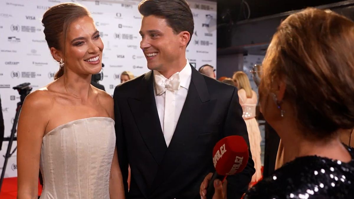 Vášeň ve Varech: Sebastian už se těšil, jak si Andreu Bezděkovou rozšněruje z utaženého korzetu