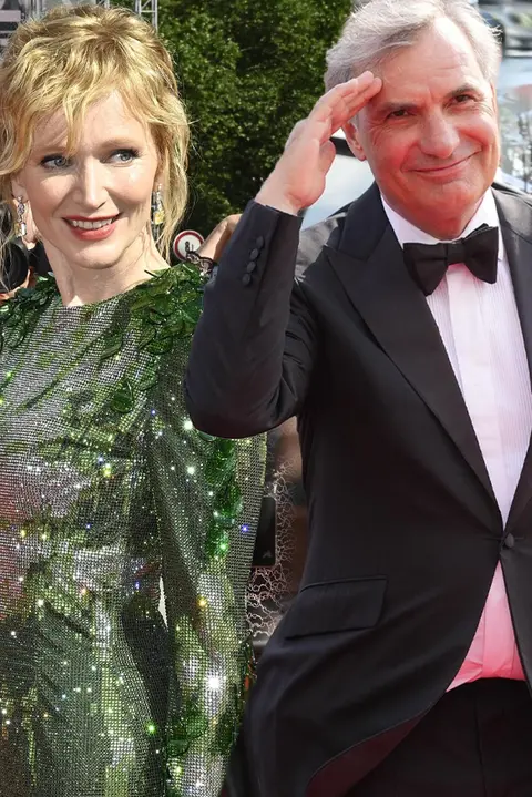 ŽIVĚ: Zahájení festivalu ve Varech: Hollywoodské hvězdy, Geislerová v pivních šatech i výstřihy Nesvačilové a Issové