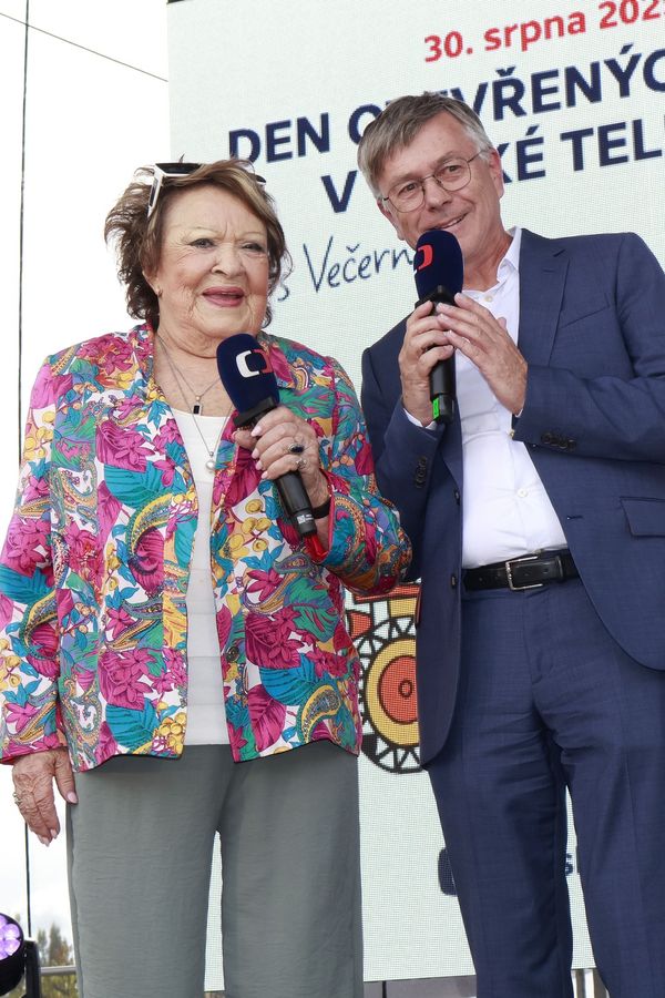 Jiřina Bohdalová po operaci srdce poprvé na veřejnosti: Převzala Večerníčkův řád a pak všechny šokovala - fotka 1/1