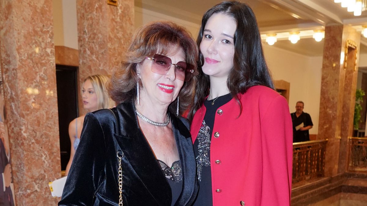 Krásu zdědila po babičce: Saskia Burešová se pochlubila dospělou vnučkou. Na obrazovce ji ale neuvidíte