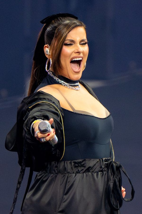 Velikost Nelly Furtado šokovala fanoušky. Na pódiu křepčila v minisukni a upnutém tílku - fotka 1/1
