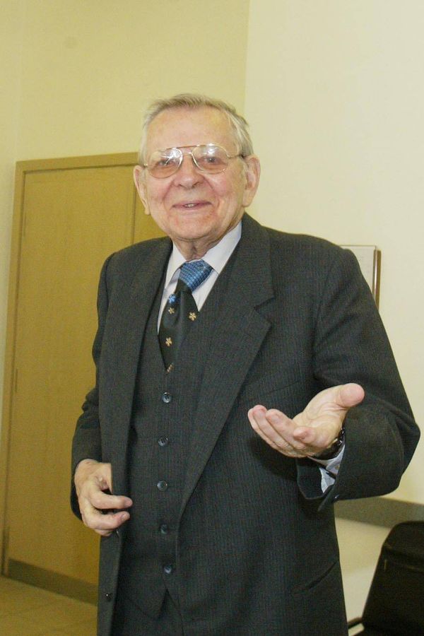 KVÍZ: Jak dobře znáte hvězdu Kameňáku Jana Skopečka? Víte, který herecký kolega mu za války zachránil život? - fotka 1/1