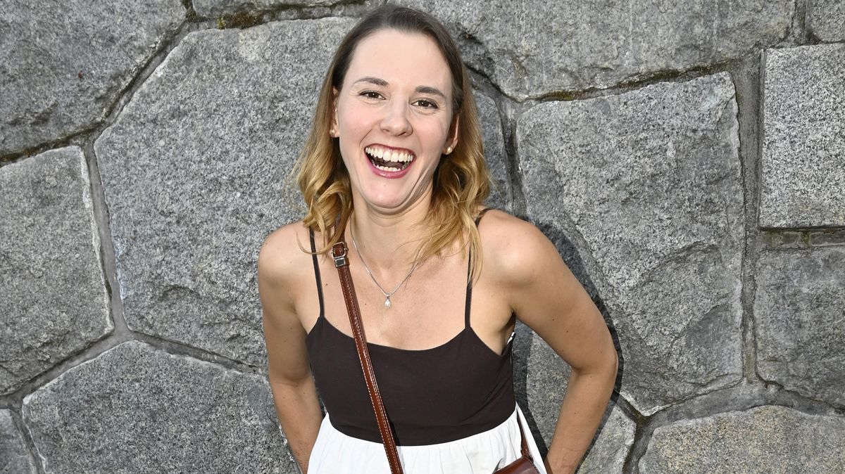 Je za výměnou role v Ulici těhotenství? Šárka Krausová, kterou nahradí Sandra Nováková, se ukázala ve volných šatech