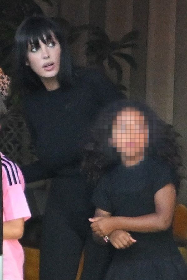 Pořádně svůdná „macecha“: Bianca hlídala děti Westovi a Kardashian. Sama si přitom držela bříško - fotka 1/1