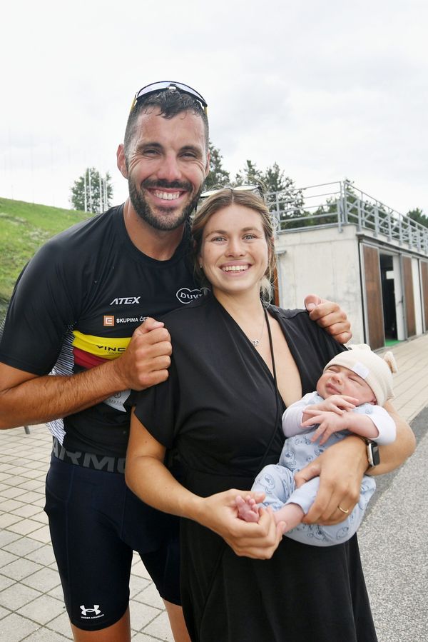 Roztomilost sama: Zlatý olympionik Dostál a jeho snoubenka se pochlubili rozkošným synem - fotka 1/1