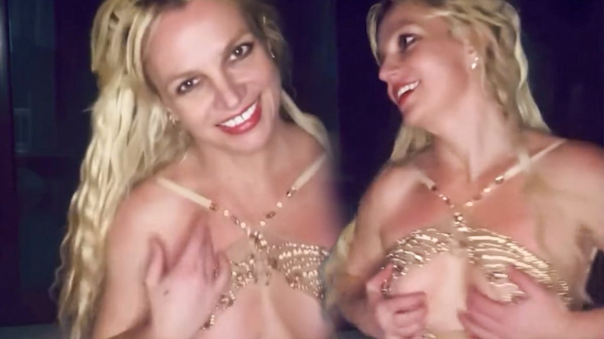 Britney Spears křepčila do kamery tak divoce, až jí z výstřihu vyskočila obě ňadra