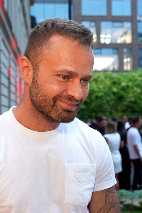 Nejslavnější doktor ze záchranky s 300 tisíci sledujícími vyrazil na párty s půvabnou manželkou: Děsil svými historkami
