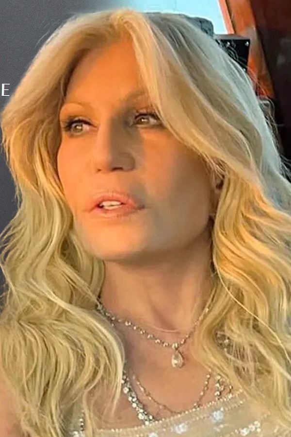 Donatella Versace šokuje obrovskou změnou svého vzhledu! Až se usměje, tak se rozpadne, míní fanoušci   - fotka 1/1