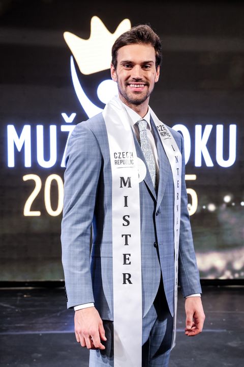 Mohl být Bachelor anebo jít do Love Islandu: Nový muž roku to nepovažuje za důstojné, navíc je zadaný 