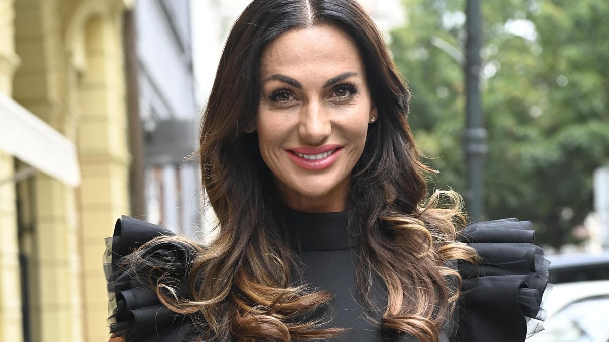 Ještě nepatřím do starého železa! Eliška Bučková se ukázala v plavkách. Její pozdrav vás před víkendem rozparádí