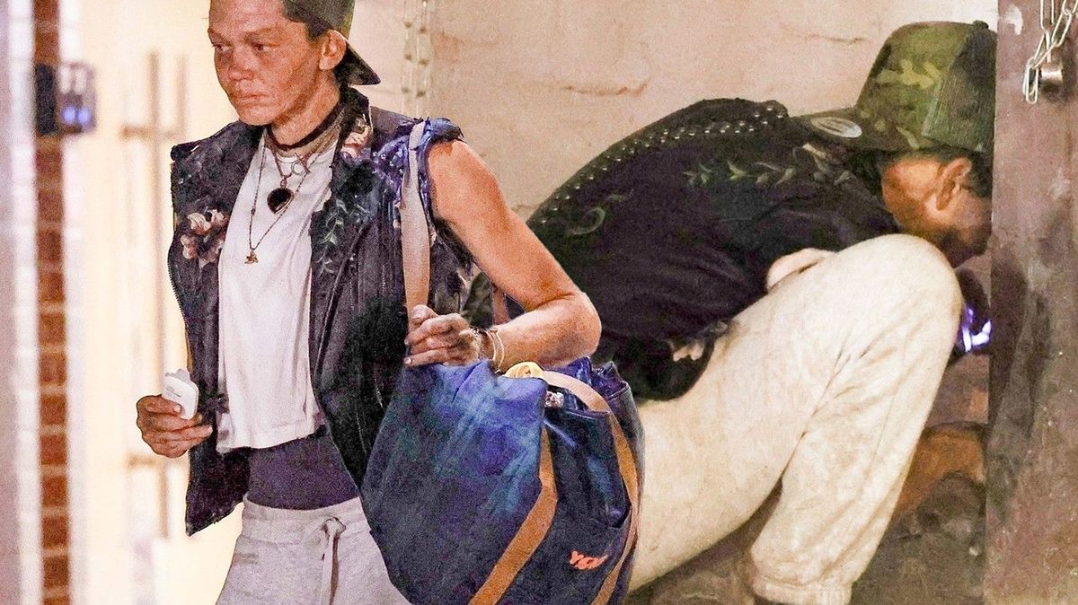 Šílený pohled na někdejší úspěšnou modelku: Život na ulici ji změnil k nepoznání, drogu užila přímo před fotografem